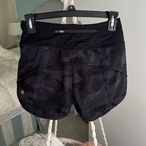 CAMO lululemon speedup shorts
